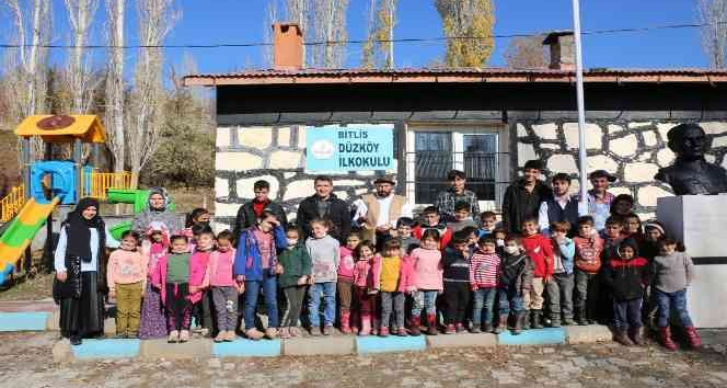 Bitlis Belediyesi köy çocuklarını tiyatroyla buluşturuyor