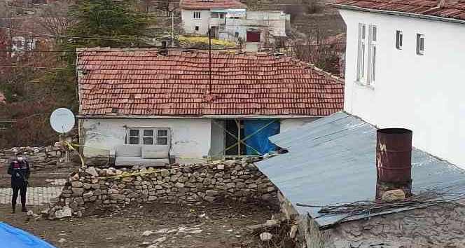 Bir aylık bebeğini vahşice katletti