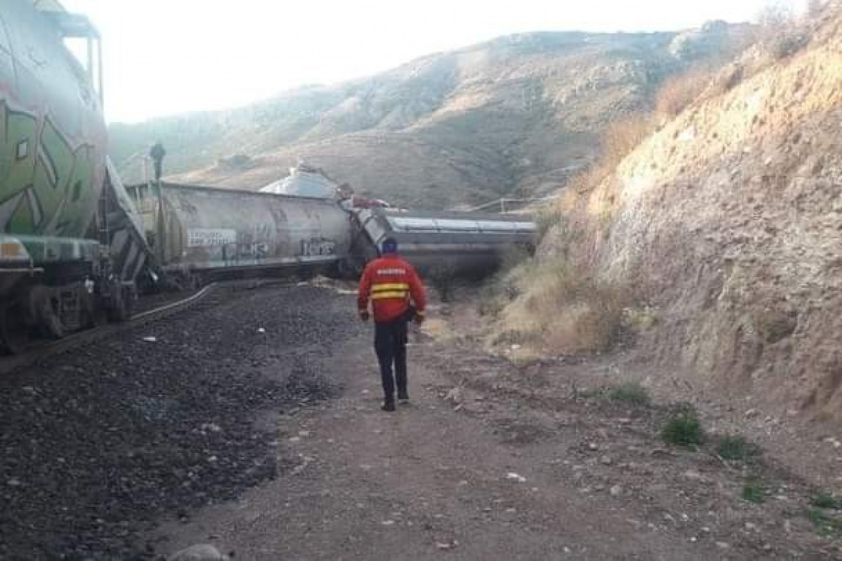 Meksika&#039;da iki tren kafa kafaya çarpıştı: 6 yaralı