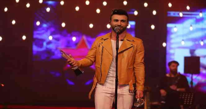 Emre Kaya’dan "Usta Şarkılar"