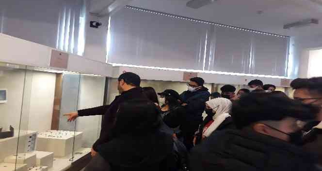 NEVÜ Öğrencileri gezerek öğreniyor