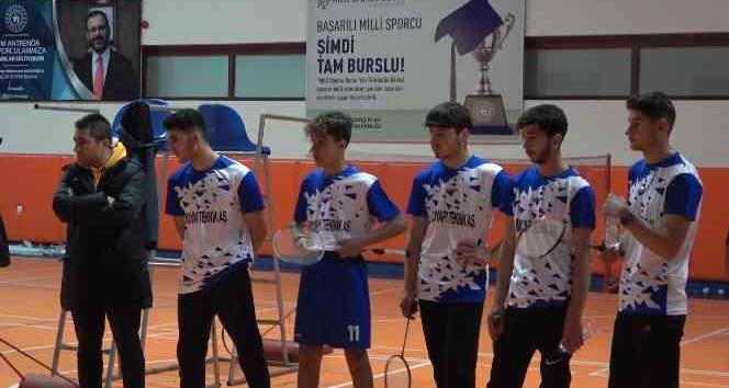 Okullar arası badminton il birinciliği müsabakaları başladı