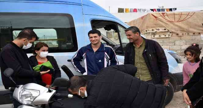 Mardin’de yürüme güçlüğü yaşayan Feryat’ın yüzü güldürüldü