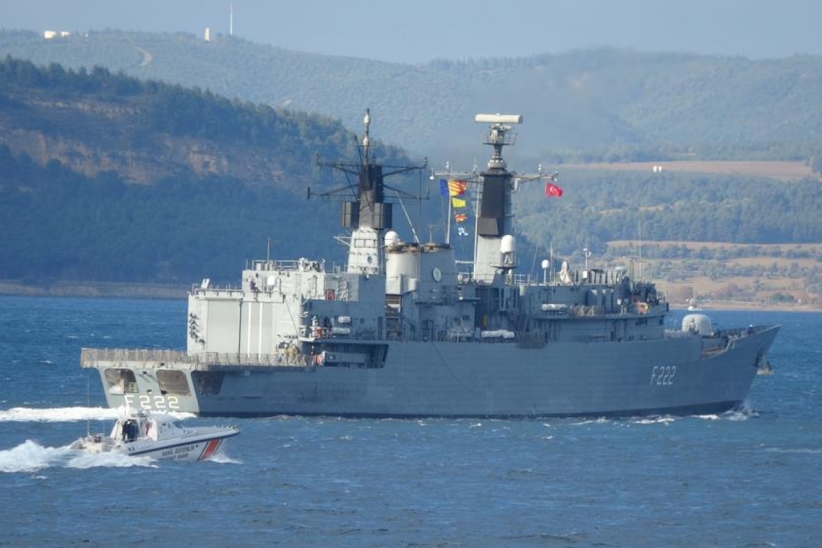 Romanya savaş gemisi Çanakkale Boğazı'ndan geçti!