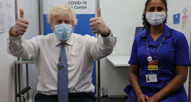 İngiltere Başbakanı Johnson 3üncü doz aşısını oldu