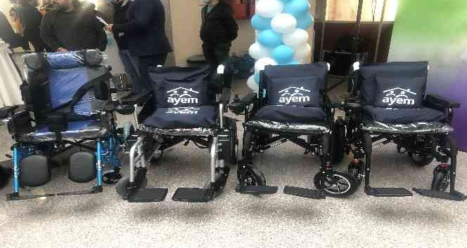 Arnavutköy Belediyesi, yaklaşık yüz engelli vatandaşa medikal malzeme dağıttı