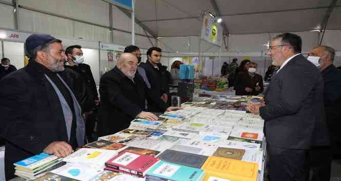Kitap fuarı kapılarını açtı