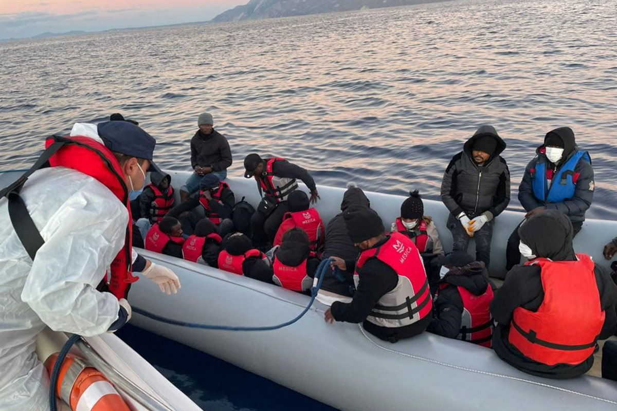 Datça açıklarında 25 düzensiz göçmen kurtarıldı