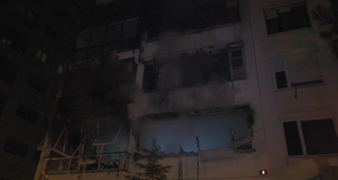 Kadıköyde 10 katlı apartmanda yangın paniği
