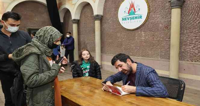 Kitap fuarının ilk konuğu Serdar Tuncer oldu