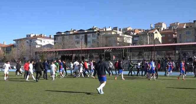 Futbol maçında gergin anlar