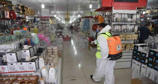 Osmaniye’de Belediyesi, kent genelinde dezenfeksiyon çalışmalarına devam ediyor