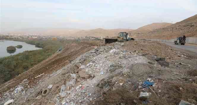 Cizre Belediyesi, ilçedeki moloz kirliliğinin önüne geçiyor