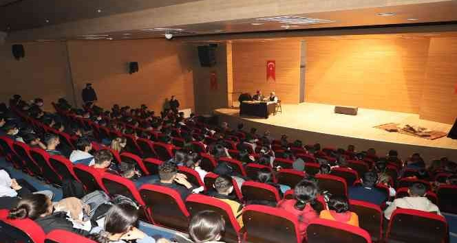 Cizre’de ’Ya İstiklal ya izmihlal’ tiyatro oyunu sahnelendi