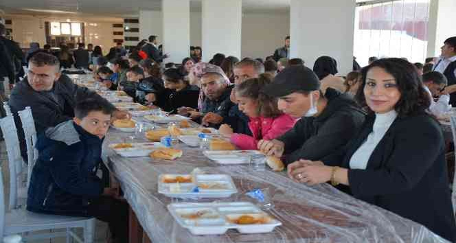 Silopi’de engelliler yöresel şarkılar eşliğinde doyasıya eğlendi