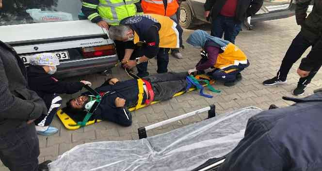 Otomobil ile çarpışan motosikletin sürücüsü yaralandı