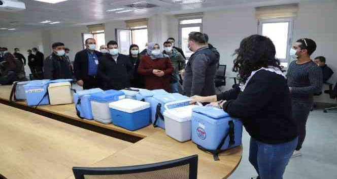 Şanlıurfa’da halk süpürme tekniğiyle aşılanıyor