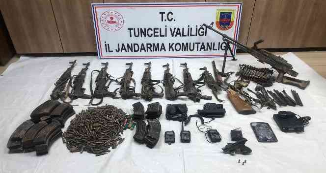 Tunceli’de etkisiz hale getirilen teröristlerin üzerinden çok sayıda mühimmat ele geçirildi
