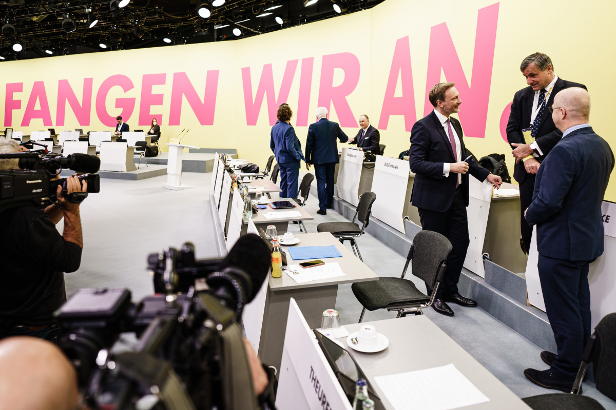 Almanya'da SDP'nin ardından FDP de koalisyon protokolünü onayladı