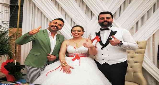 Gelin ve damada arkadaşından uçak bileti