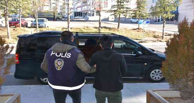 2 yabancı uyruklu şahıs sınır dışı edildi