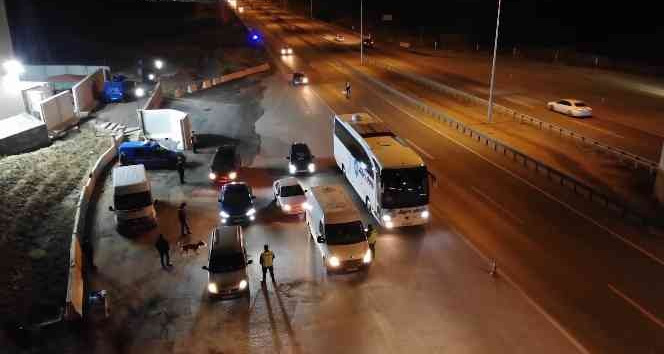 43 ilin geçiş güzergahında uyuşturucuya geçit yok: Araçlar didik didik aranıyor