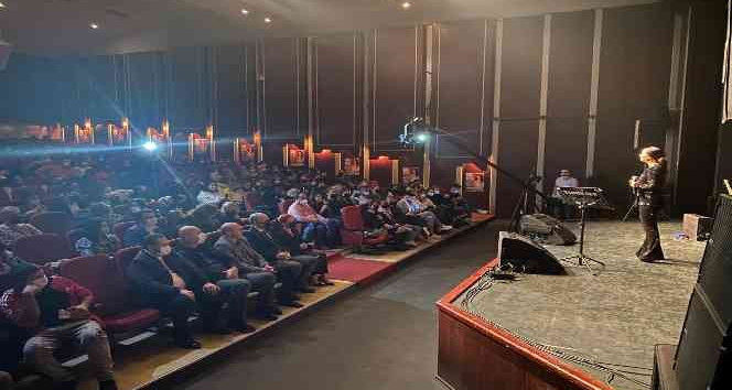 Ünlü sanatçı Aysel Yakupoğlu, Zonguldak’ta sahne aldı