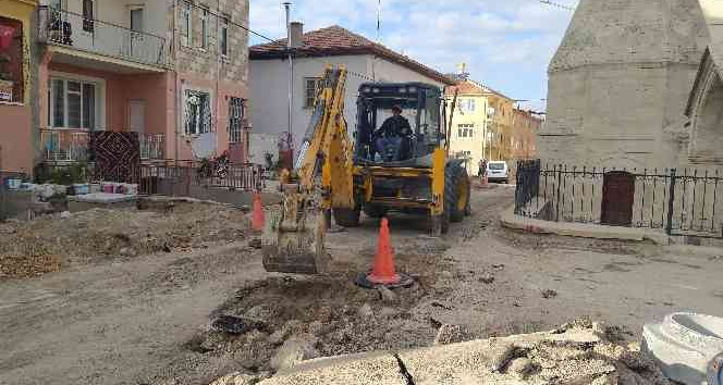 Karaman’da parke ve yol yapım çalışmaları