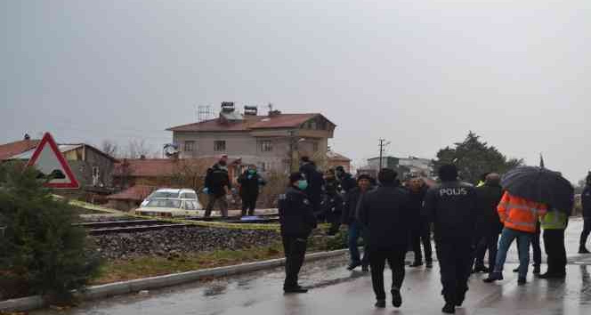 Tren kazasının altından ’Anne şefkati’ çıktı