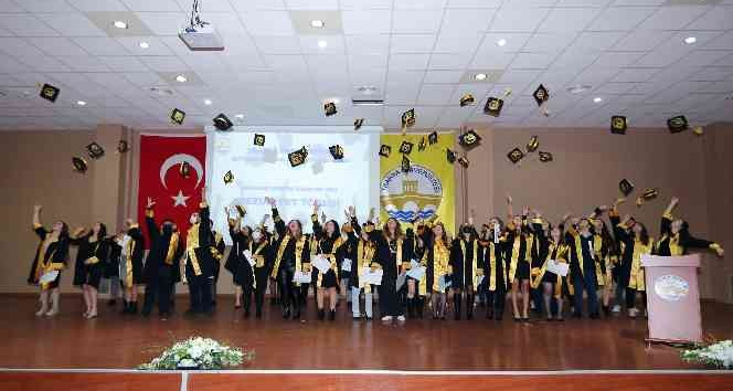 Dereceye giren öğrencilerini törenle uğurladı