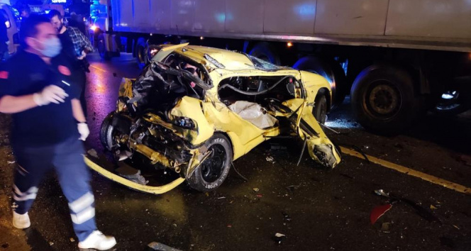 İstanbulda feci kaza! Otomobilden fırladı, iki araç arasında feci şekilde can verdi