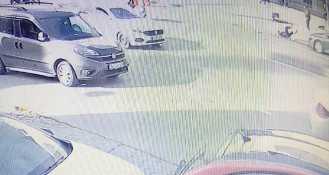 İstanbulda korkunç kaza kamerada: 17 yaşındaki genç takla atıp 15 metre sürüklendi