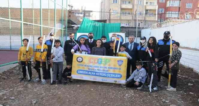 Cizre polisi çocukları suçtan spor ve sosyal aktivitelerle uzaklaştırıyor