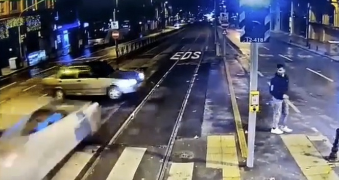 Tramvay yolunda akılalmaz kaza kamerada