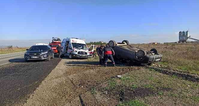 Emniyet kemeri sayesinde takla atan araçtan sağ çıktı
