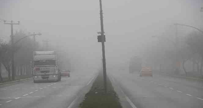 Edirne’de yoğun sis ulaşımı olumsuz etkiledi