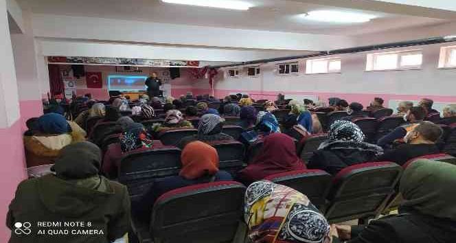 Akdağmadeni ilçesinde en iyi Narkotik Polisi Anne ve KADES semineri yapıldı