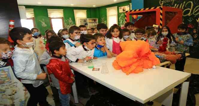 Uşaklı çocuklar Robotik Kodlama ve Zeka Yapım Atölyesi’nde gelişim gösteriyor
