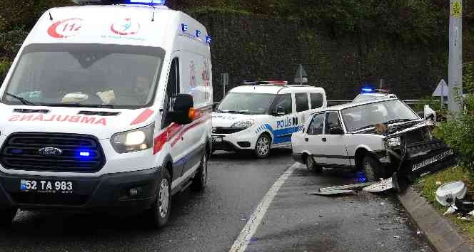 Patlayan lastik kazaya sebep oldu: 2 yaralı