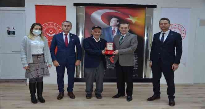 Kıbrıs Gazisi 47 yıl sonra madalyasına kavuştu