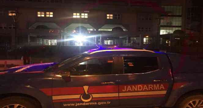 Askeri bölgede yakalanan Yunan polis ile kız arkadaşının yurt dışı yasağı kaldırıldı