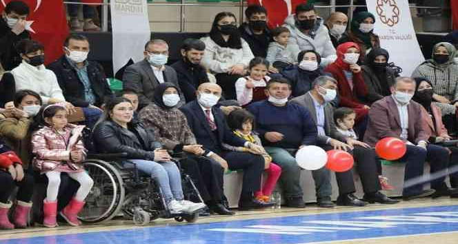 Mardin’de engeliler ve aileleri Metin Şentürk konseriyle eğlendi
