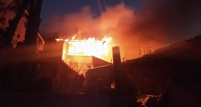 Samsunda ev yangını: 1 ölü, 1 yaralı