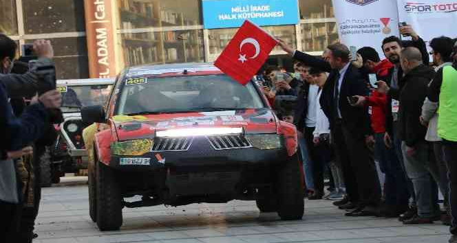 Türkiye Off-Road Şampiyonası öncesi yarışmacılar gösteri yaptı