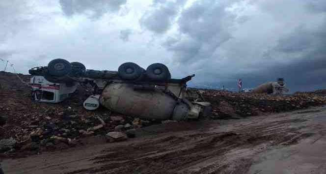 Kırklareli’nde beton mikseri devrildi: 1 yaralı