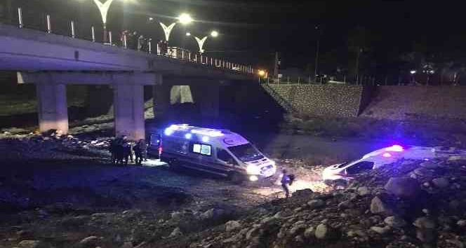 Osmaniye’de minibüs köprüden Savrun Çayı’na uçtu: 3 yaralı