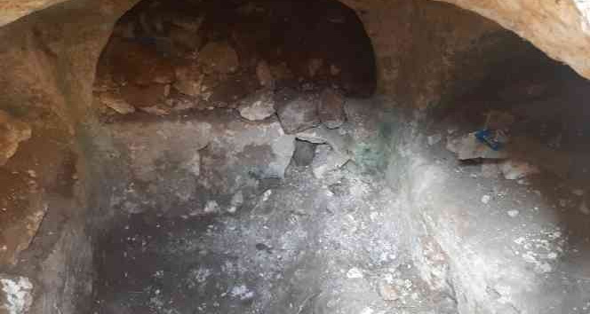 Arkosolium kaya mezarı kazan definecilere suçüstü
