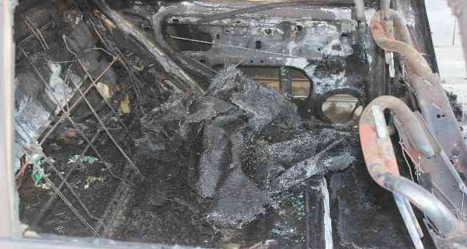 Muhtarın otomobili kundaklandı