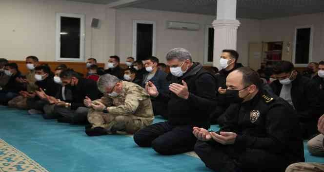 Vali Özkan şehit Mutlu’nun mevlidine katıldı
