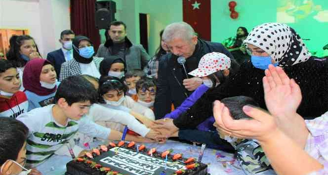 Başkan Sarı, 60’ncı yaş gününü çocuk yuvasında kutladı